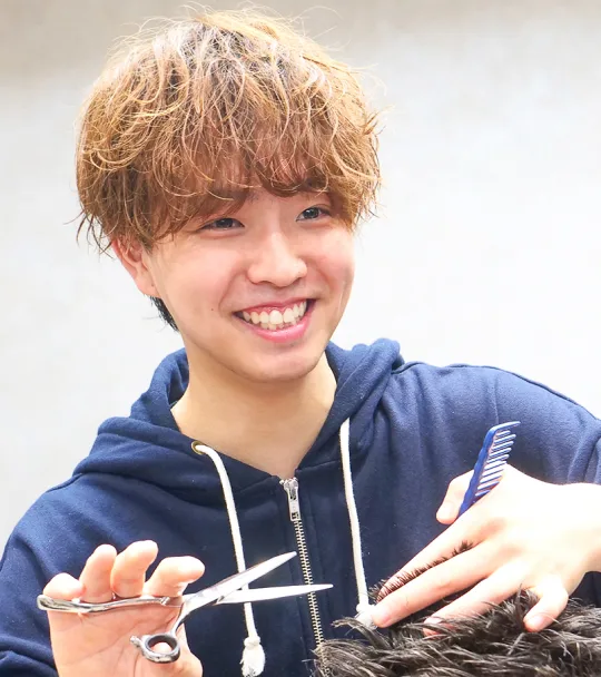 デビュー後3ヶ月で月売上100万円を達成したスタイリストの写真